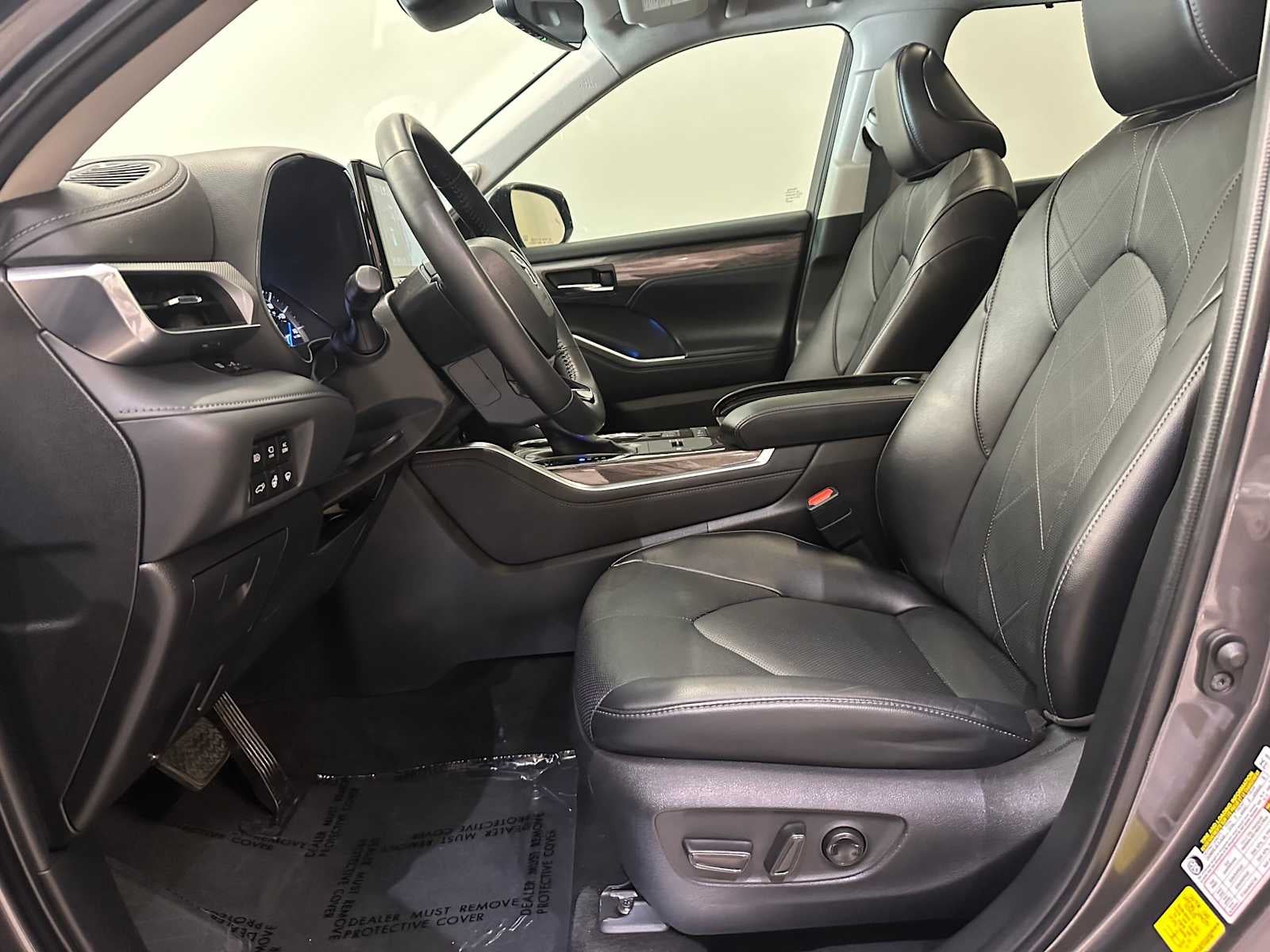 2022 Toyota Highlander Hybrid Platinum
