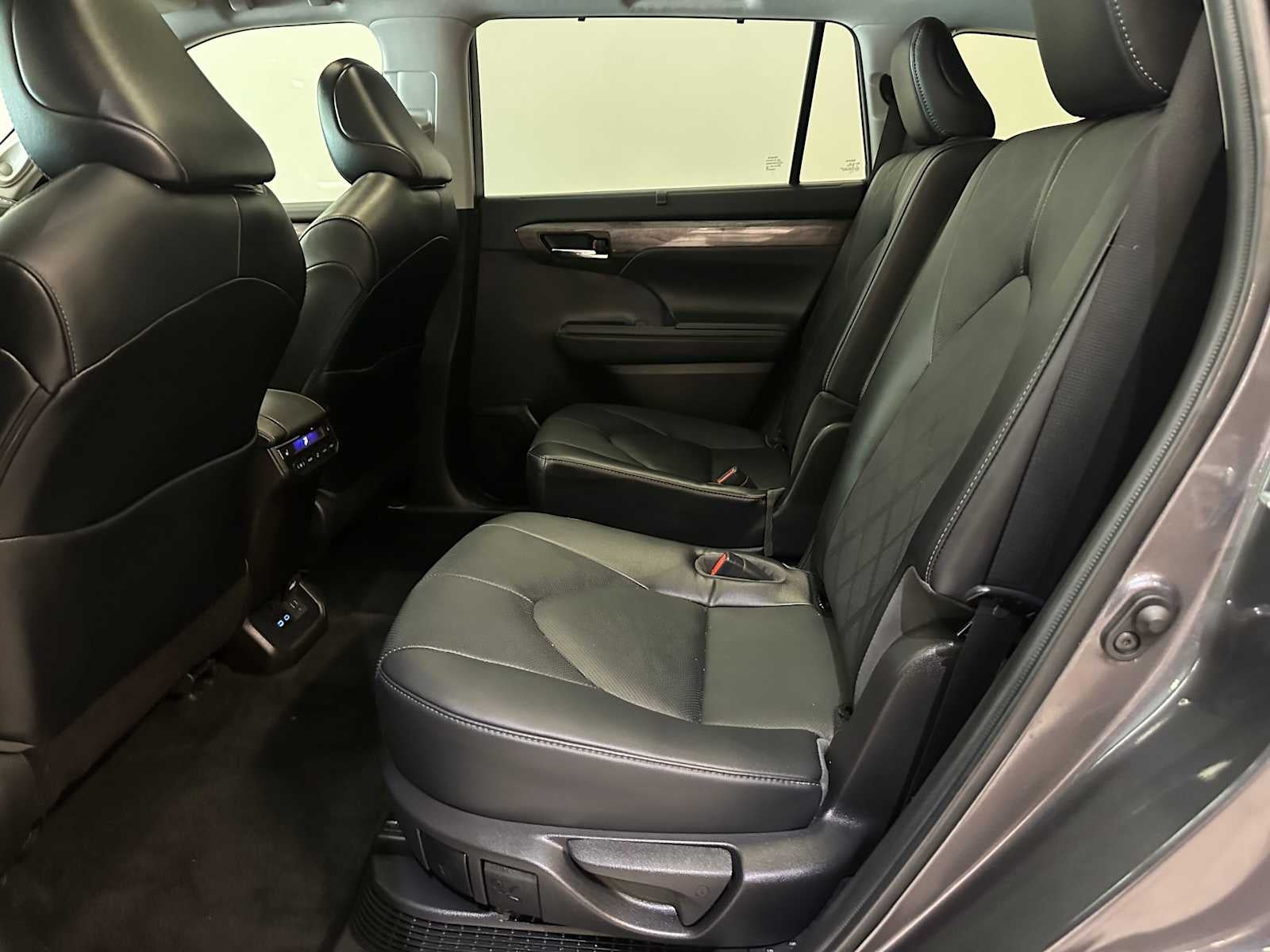 2022 Toyota Highlander Hybrid Platinum