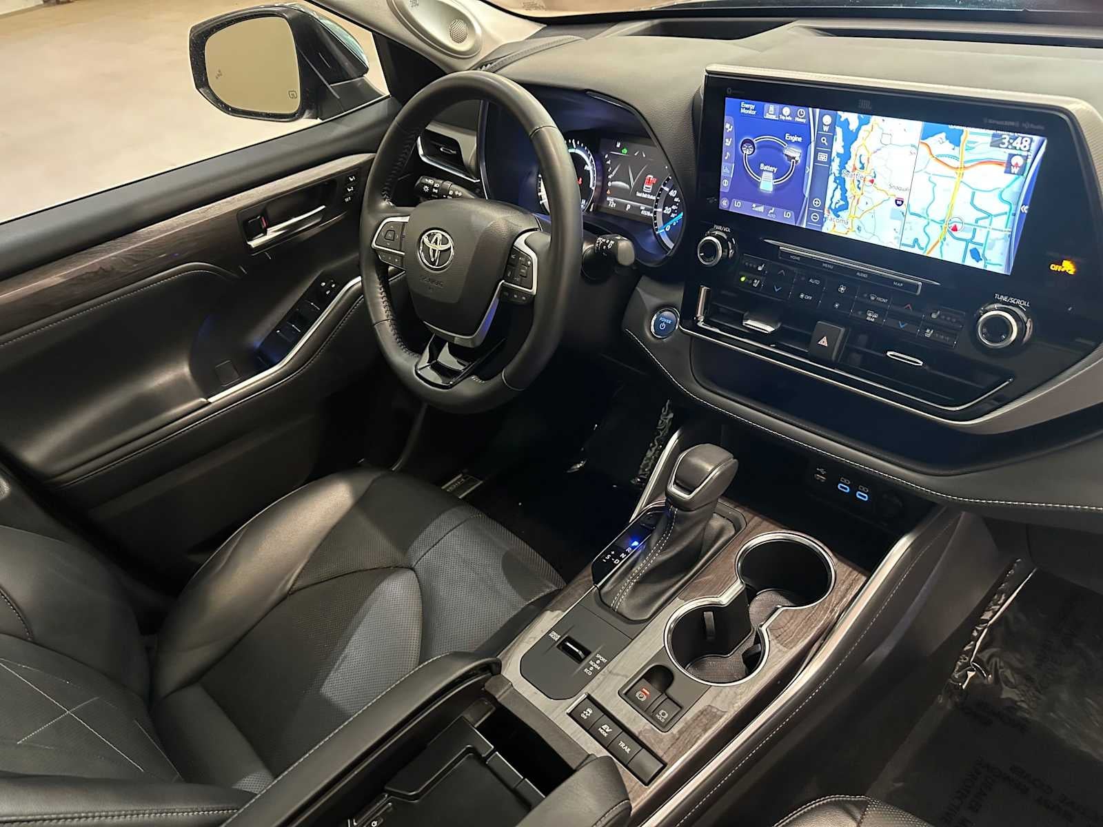 2022 Toyota Highlander Hybrid Platinum