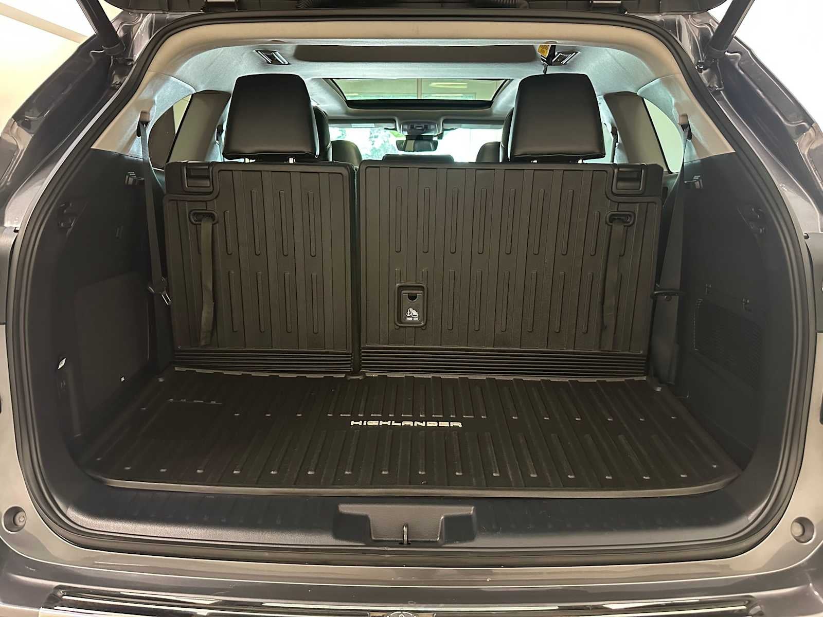 2022 Toyota Highlander Hybrid Platinum