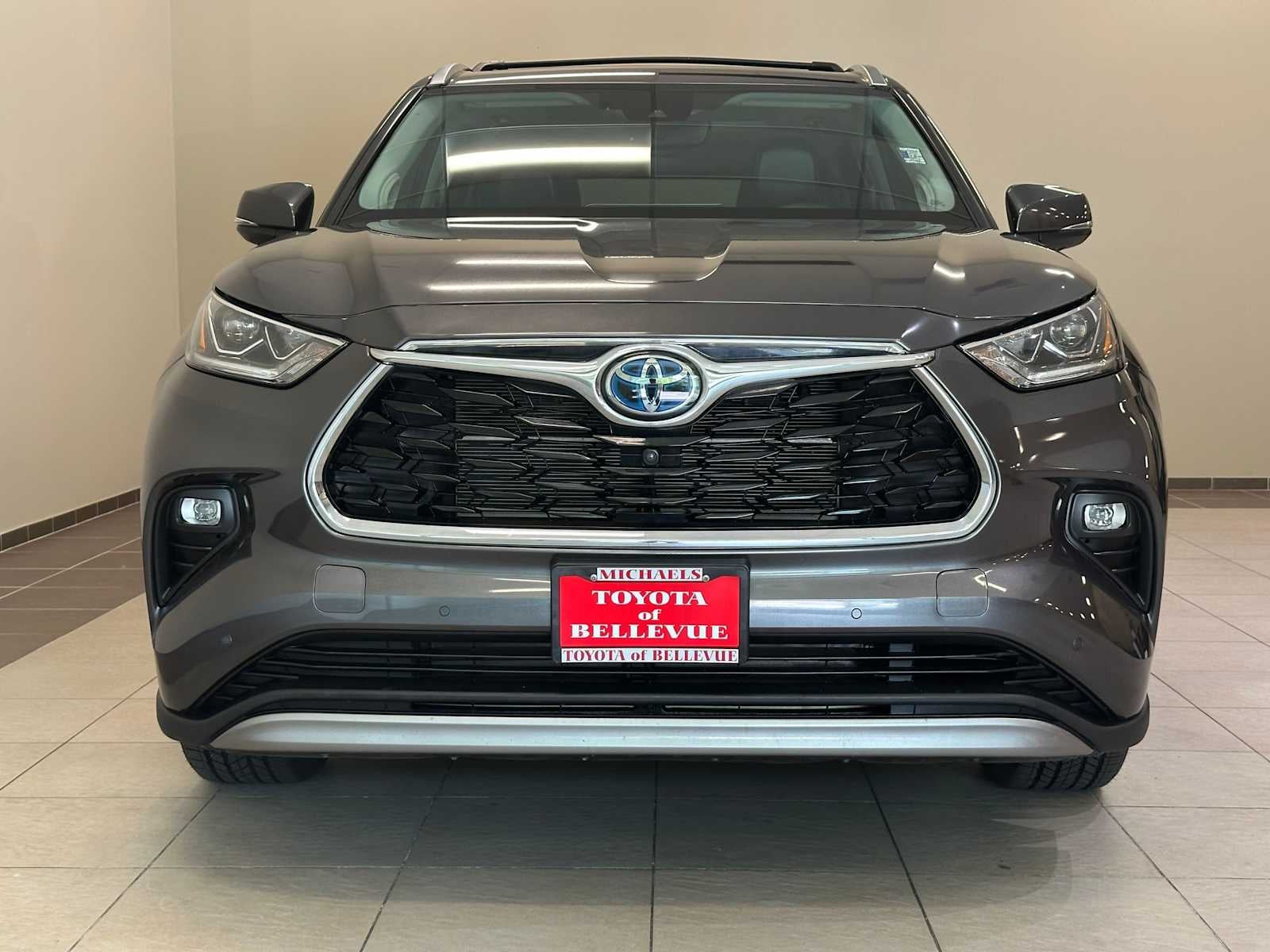 2022 Toyota Highlander Hybrid Platinum