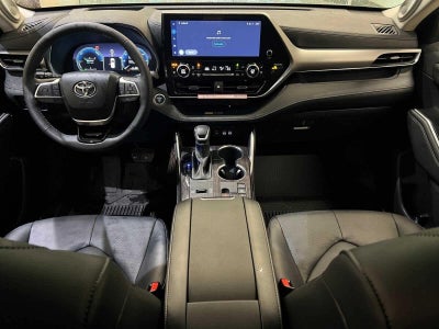 2025 Toyota Highlander Hybrid Platinum