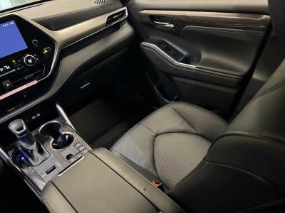 2025 Toyota Highlander Hybrid Platinum