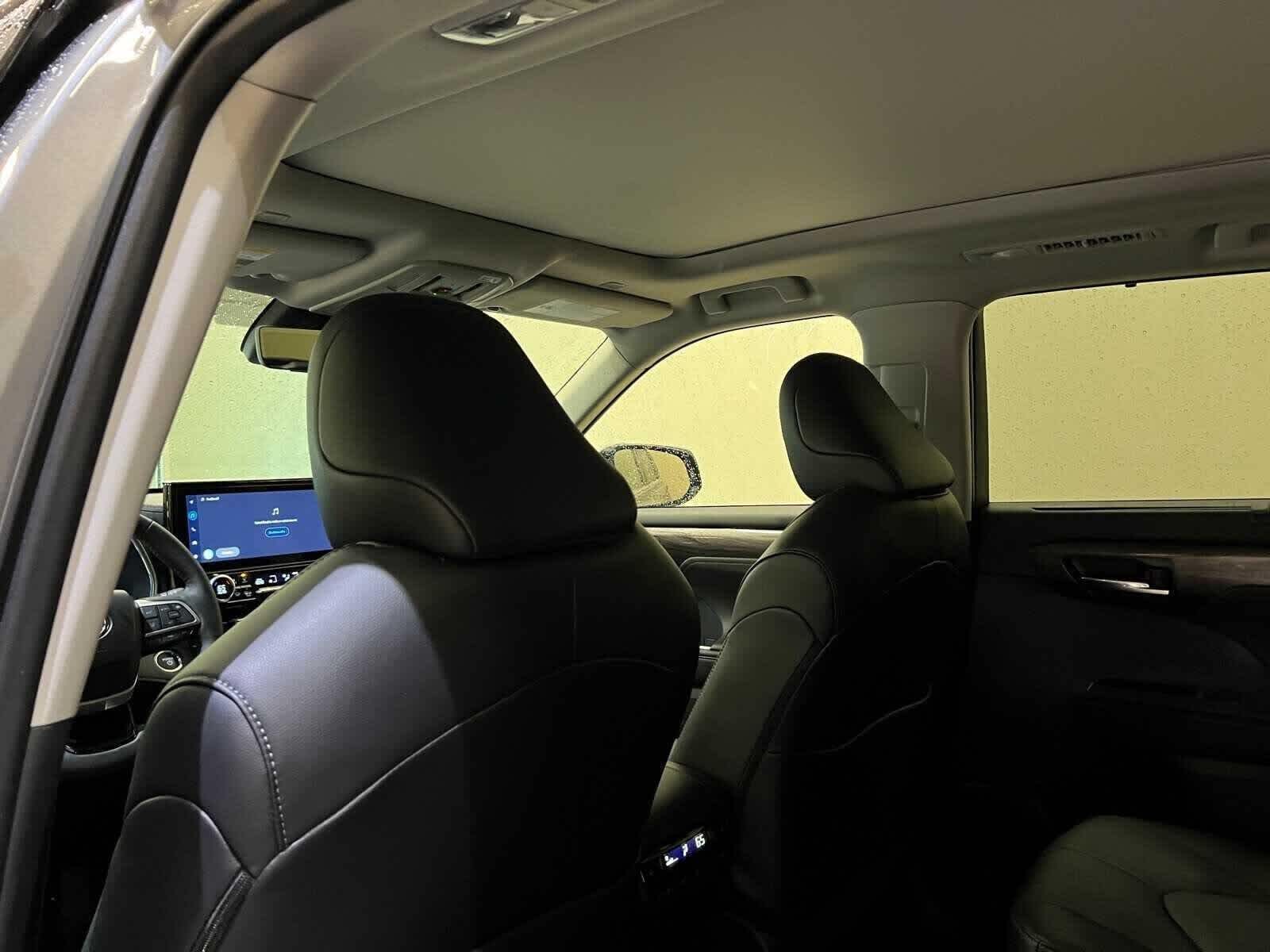 2025 Toyota Highlander Hybrid Platinum