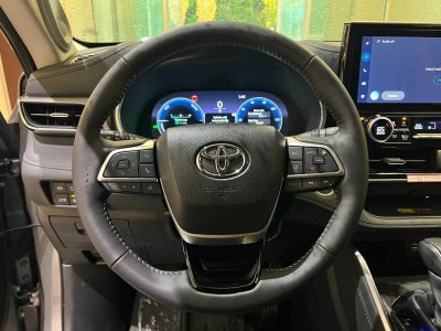2025 Toyota Highlander Hybrid Platinum