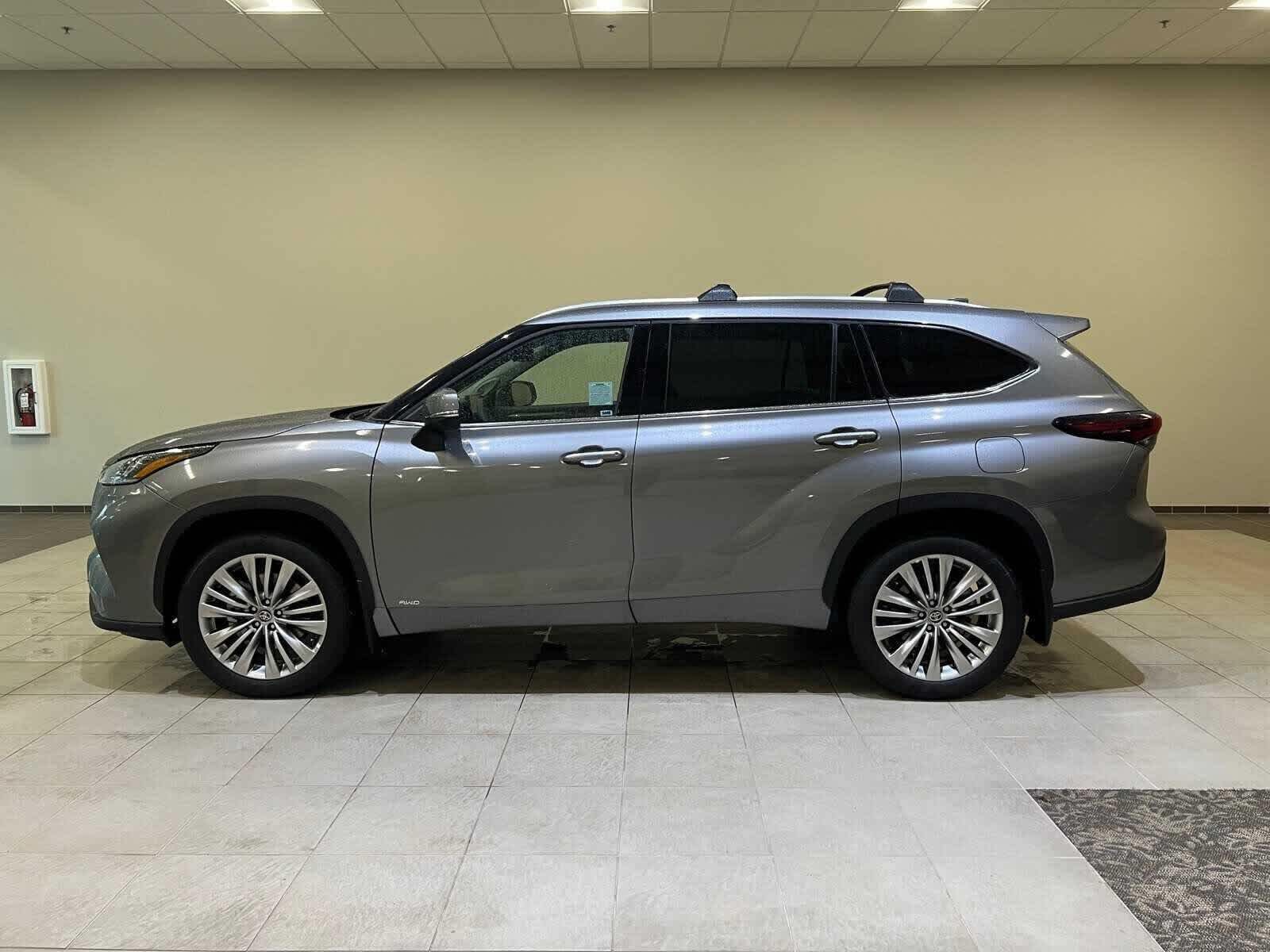 2025 Toyota Highlander Hybrid Platinum