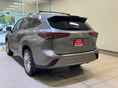 2025 Toyota Highlander Hybrid Platinum