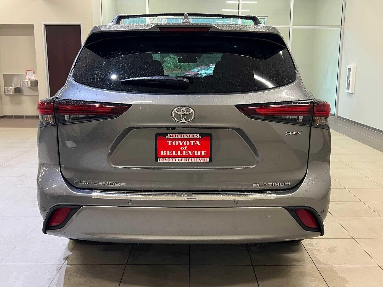 2025 Toyota Highlander Hybrid Platinum