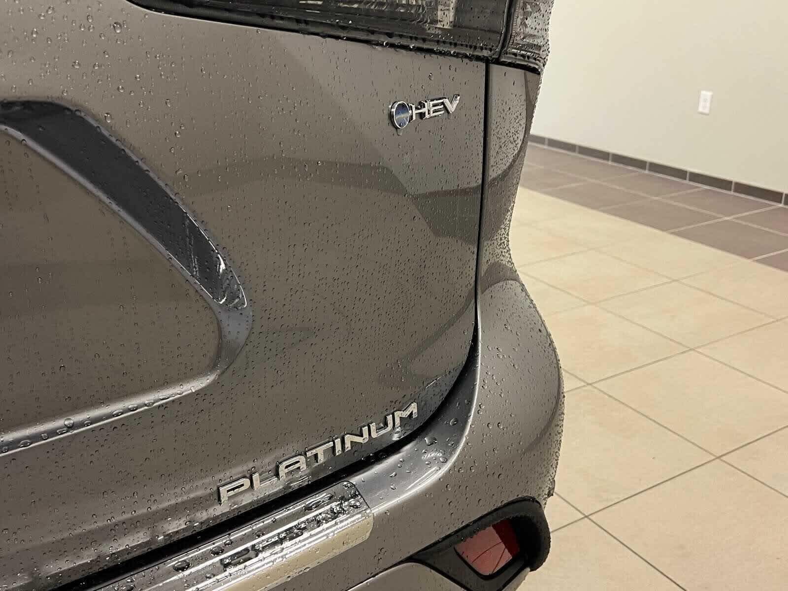 2025 Toyota Highlander Hybrid Platinum