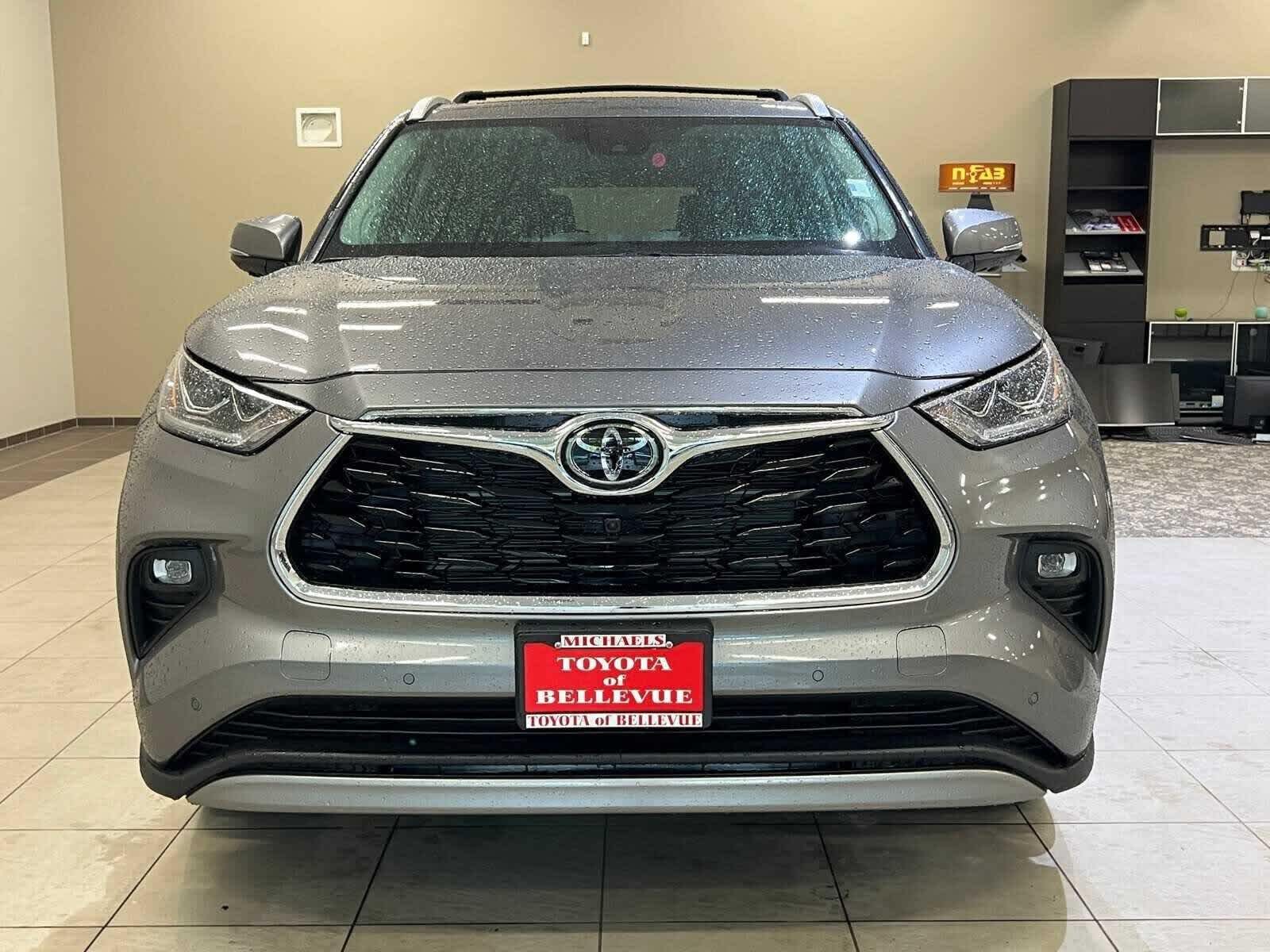 2025 Toyota Highlander Hybrid Platinum