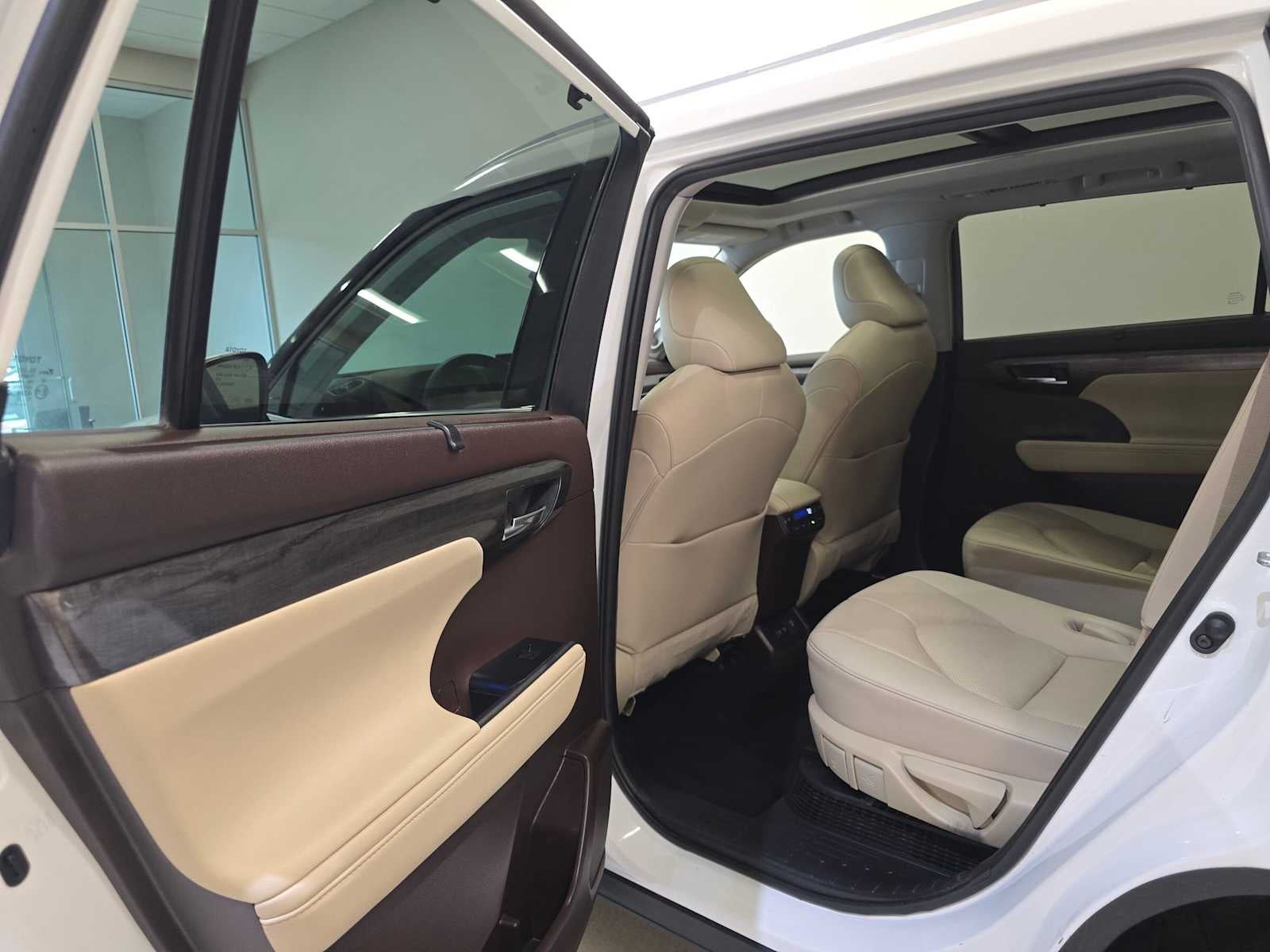 2020 Toyota Highlander Hybrid Platinum
