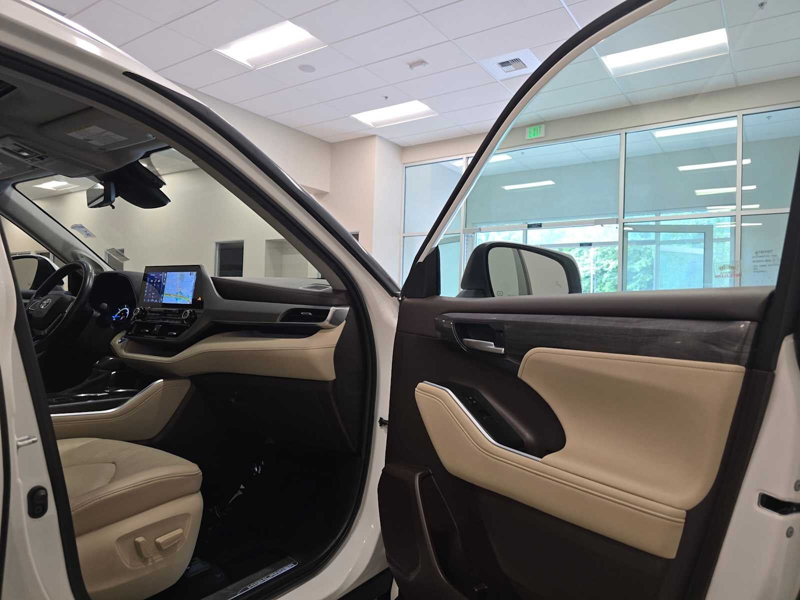 2020 Toyota Highlander Hybrid Platinum