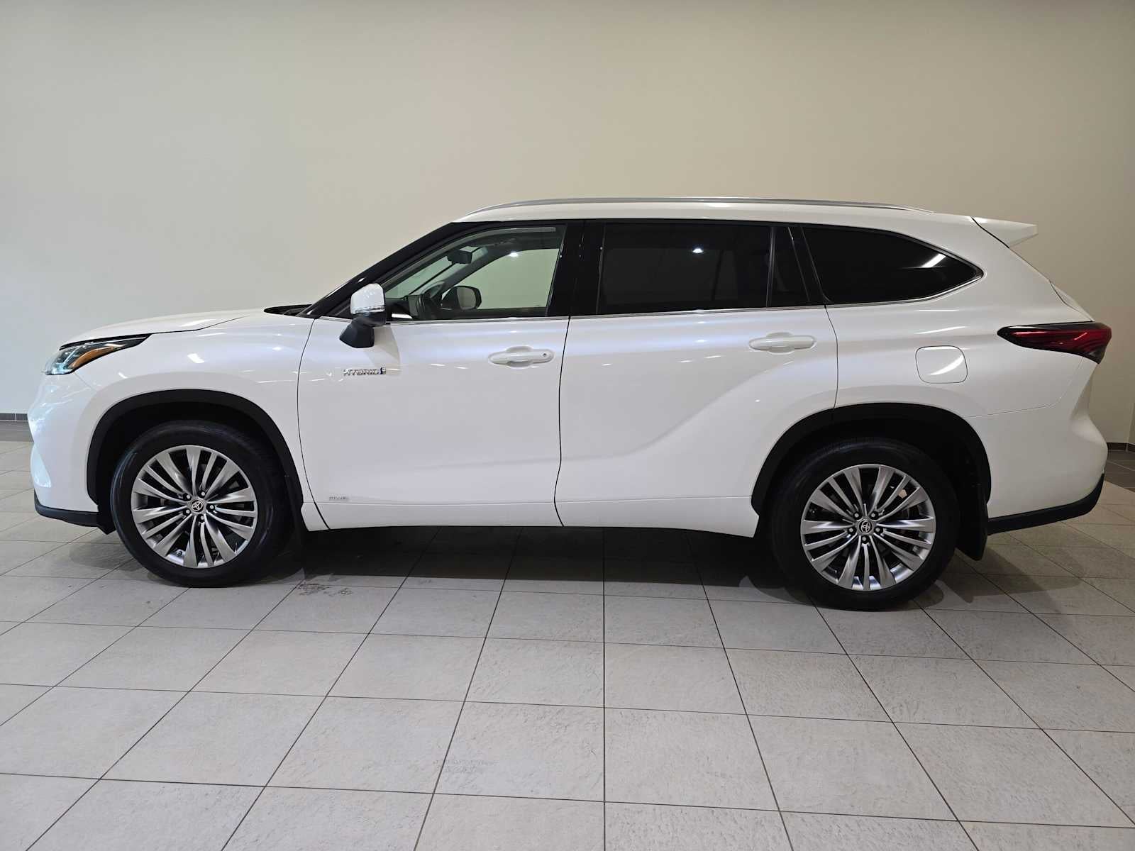 2020 Toyota Highlander Hybrid Platinum