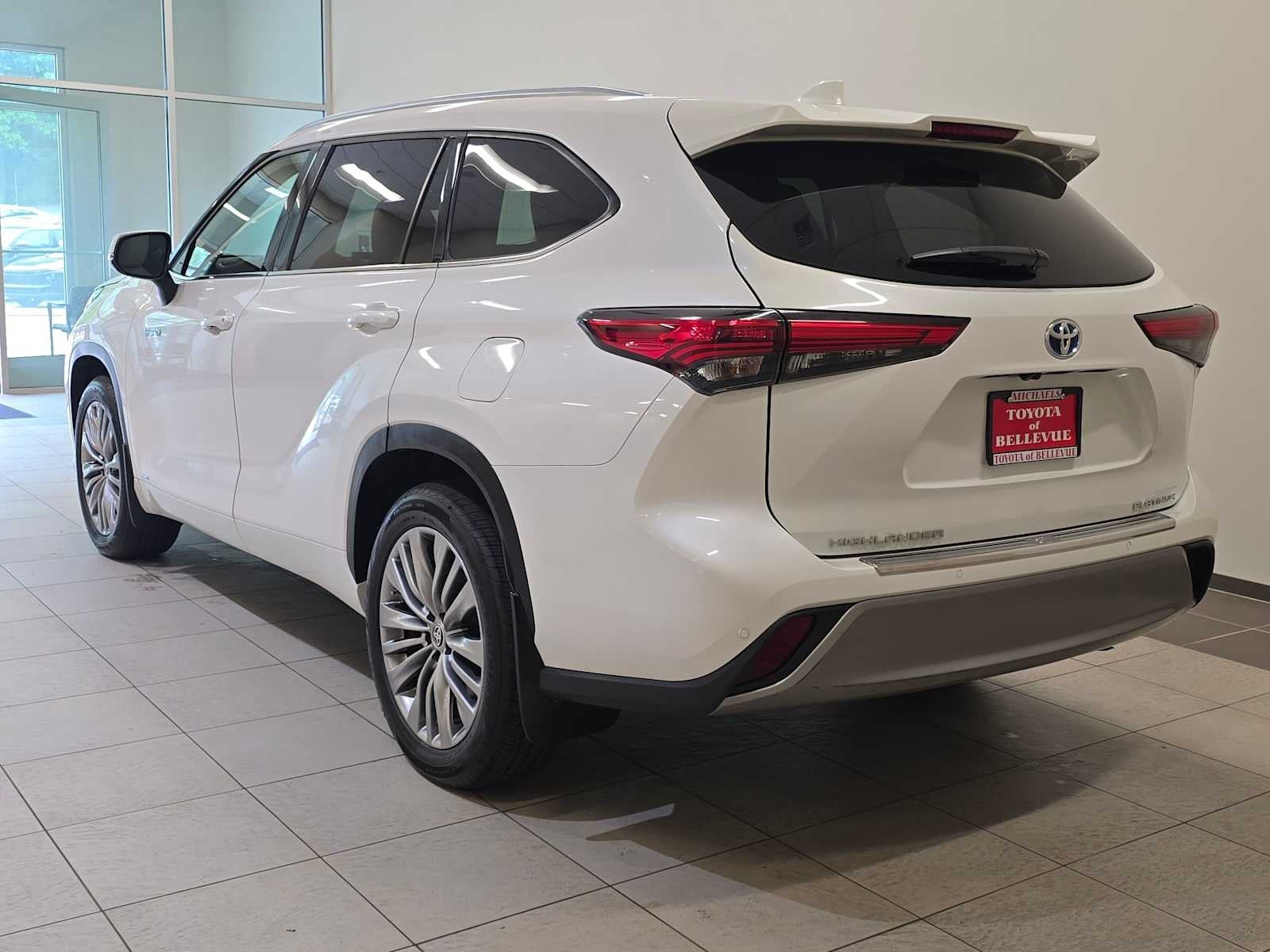 2020 Toyota Highlander Hybrid Platinum
