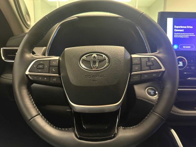 2025 Toyota Highlander Hybrid Platinum