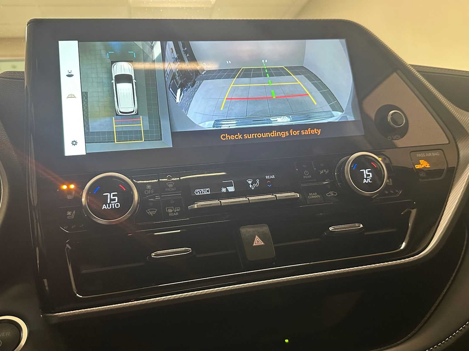 2025 Toyota Highlander Hybrid Platinum