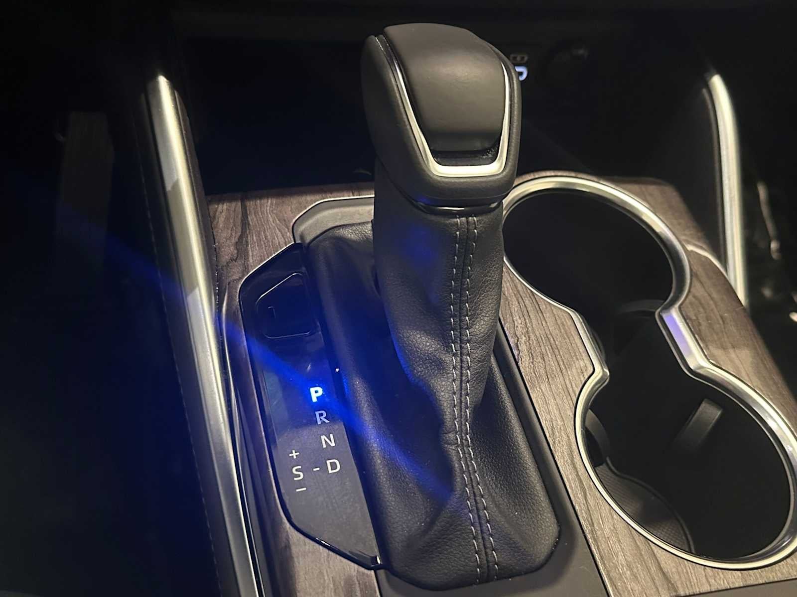 2025 Toyota Highlander Hybrid Platinum