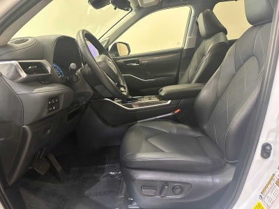 2025 Toyota Highlander Hybrid Platinum