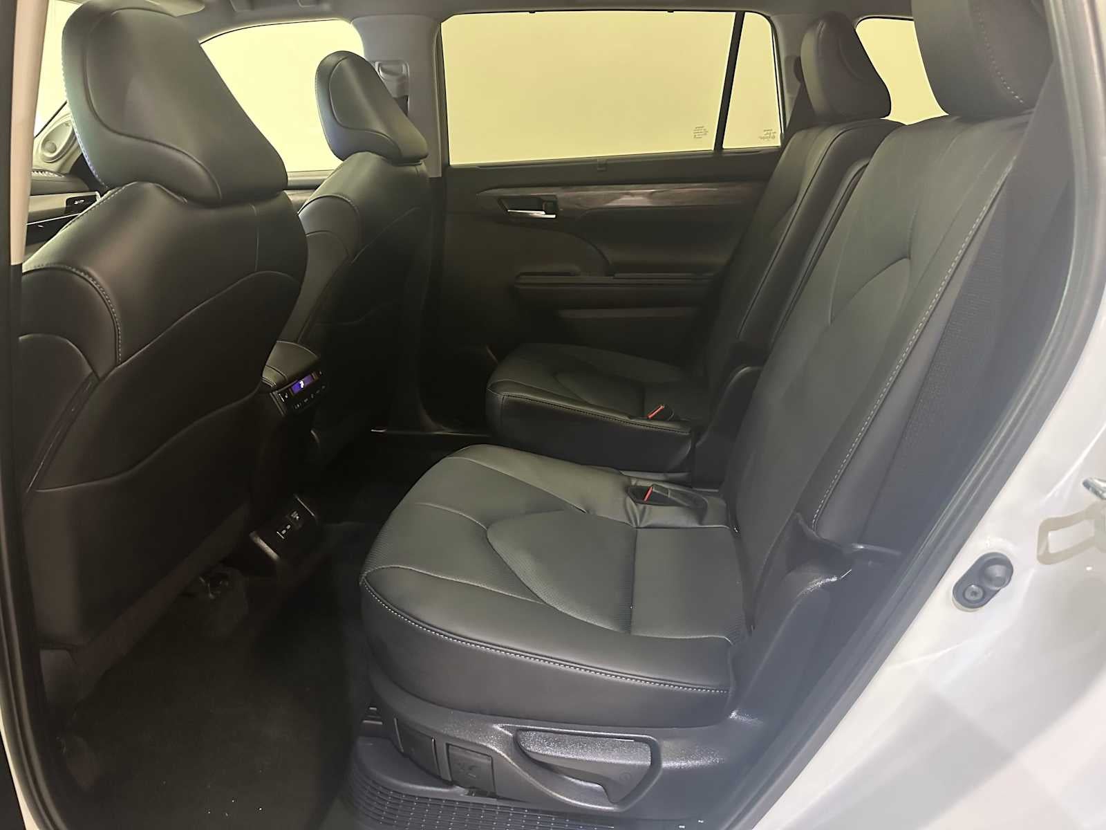 2025 Toyota Highlander Hybrid Platinum