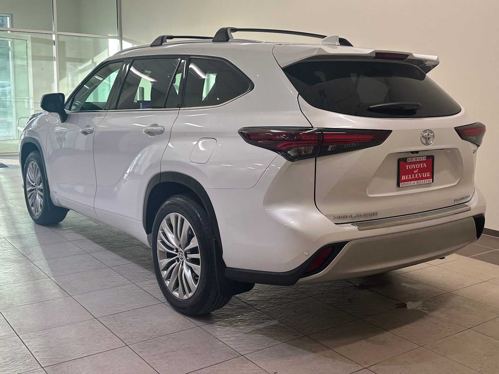 2025 Toyota Highlander Hybrid Platinum