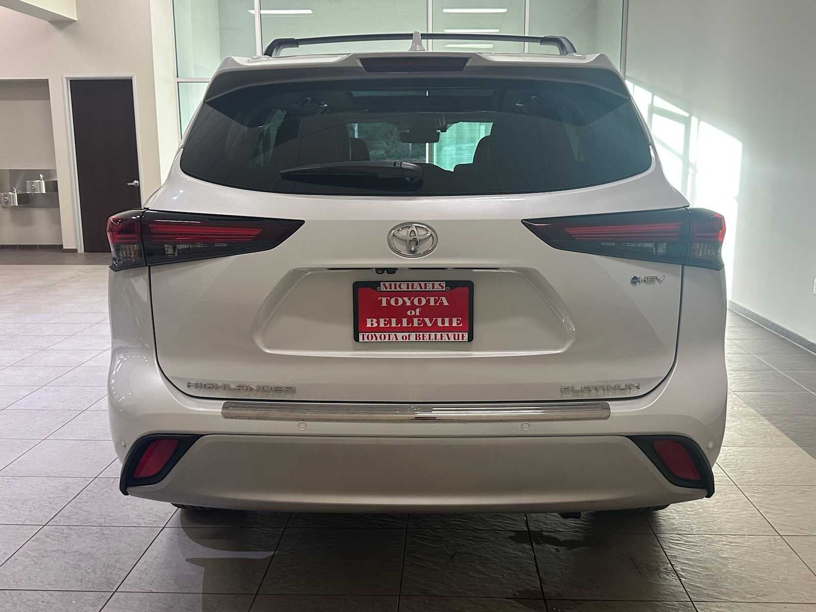 2025 Toyota Highlander Hybrid Platinum