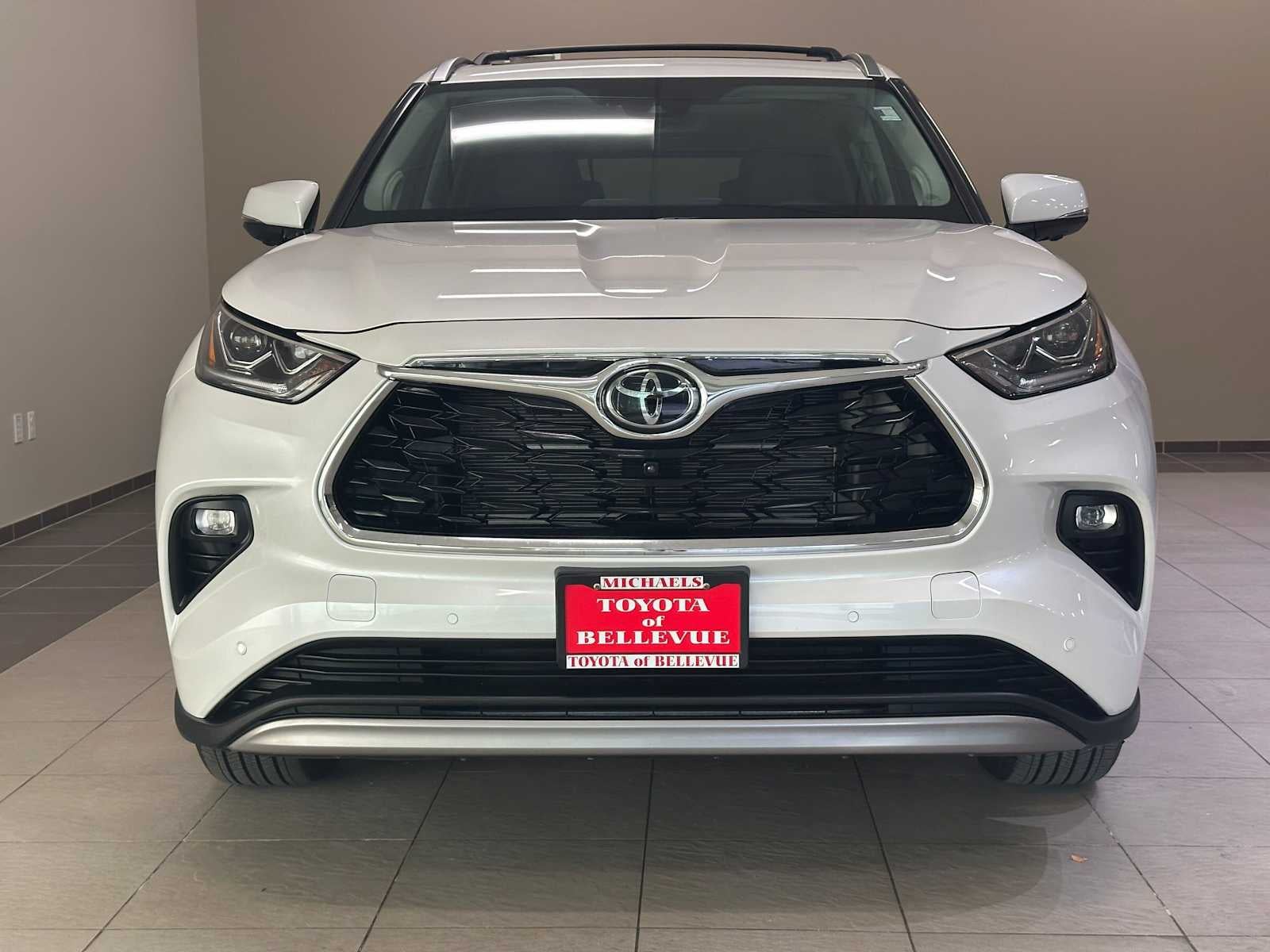 2025 Toyota Highlander Hybrid Platinum