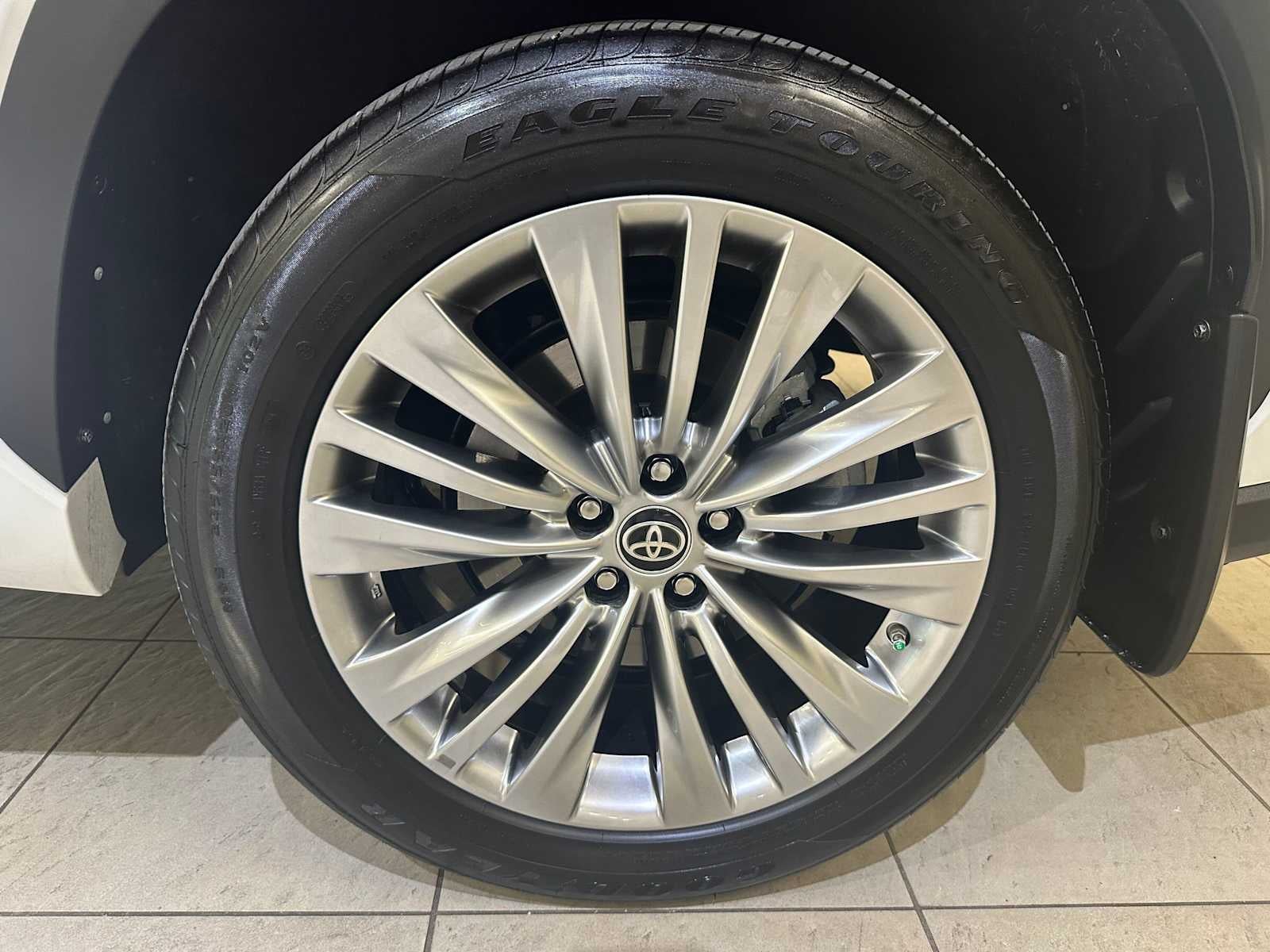 2025 Toyota Highlander Hybrid Platinum