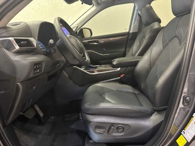 2025 Toyota Highlander Hybrid Platinum