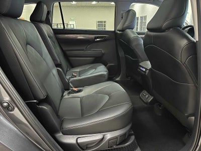 2025 Toyota Highlander Hybrid Platinum