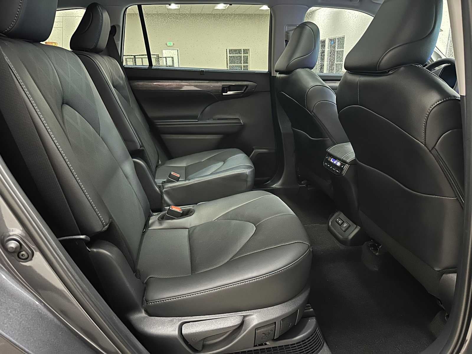 2025 Toyota Highlander Hybrid Platinum