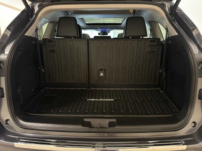 2025 Toyota Highlander Hybrid Platinum