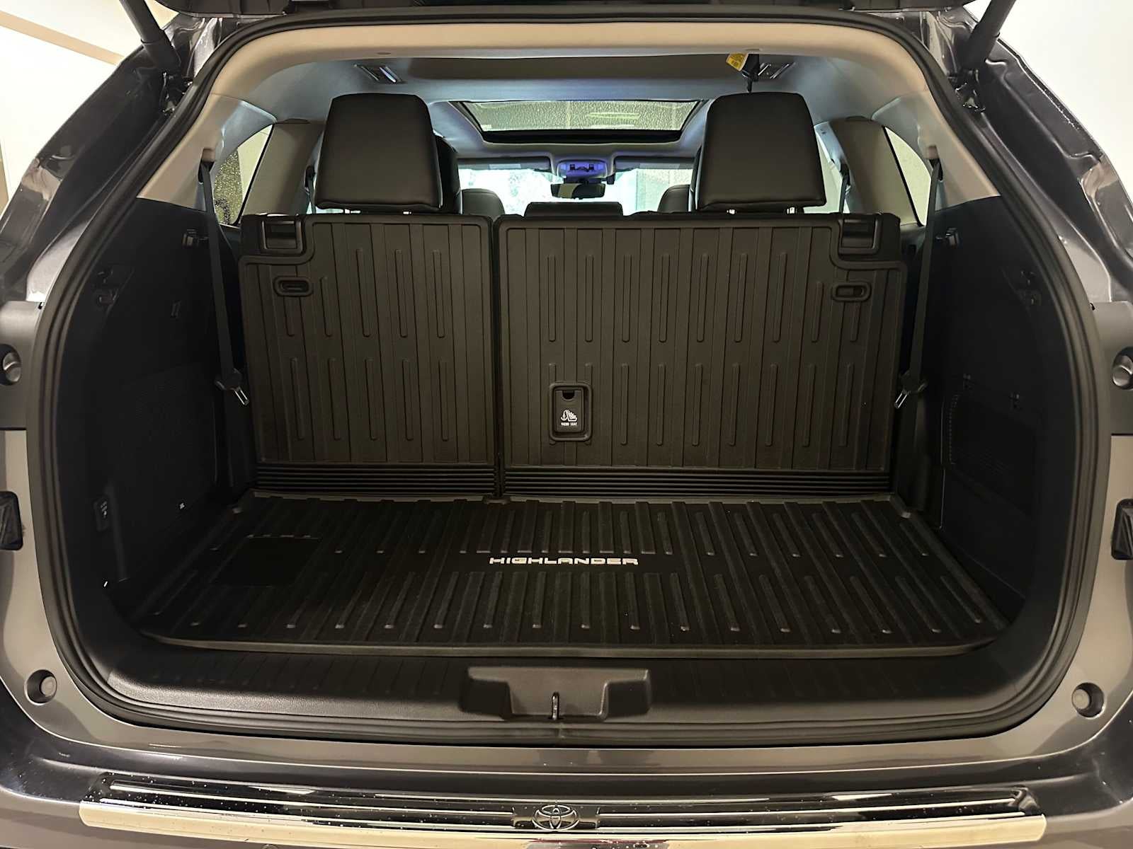 2025 Toyota Highlander Hybrid Platinum