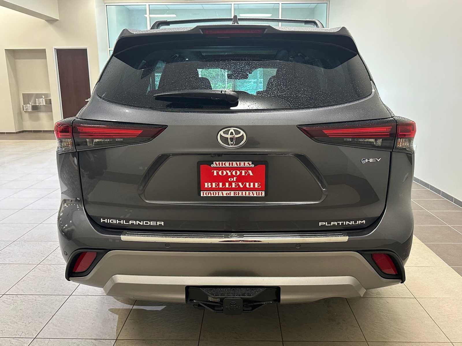 2025 Toyota Highlander Hybrid Platinum