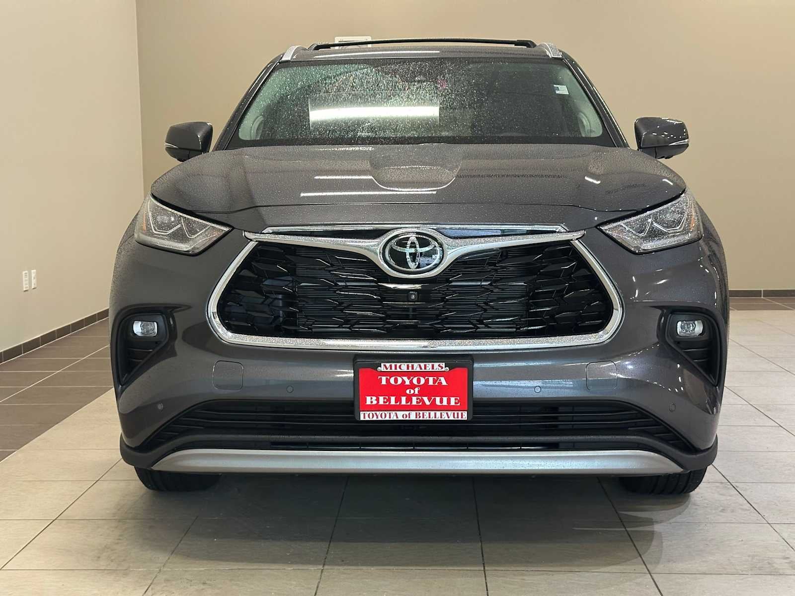 2025 Toyota Highlander Hybrid Platinum