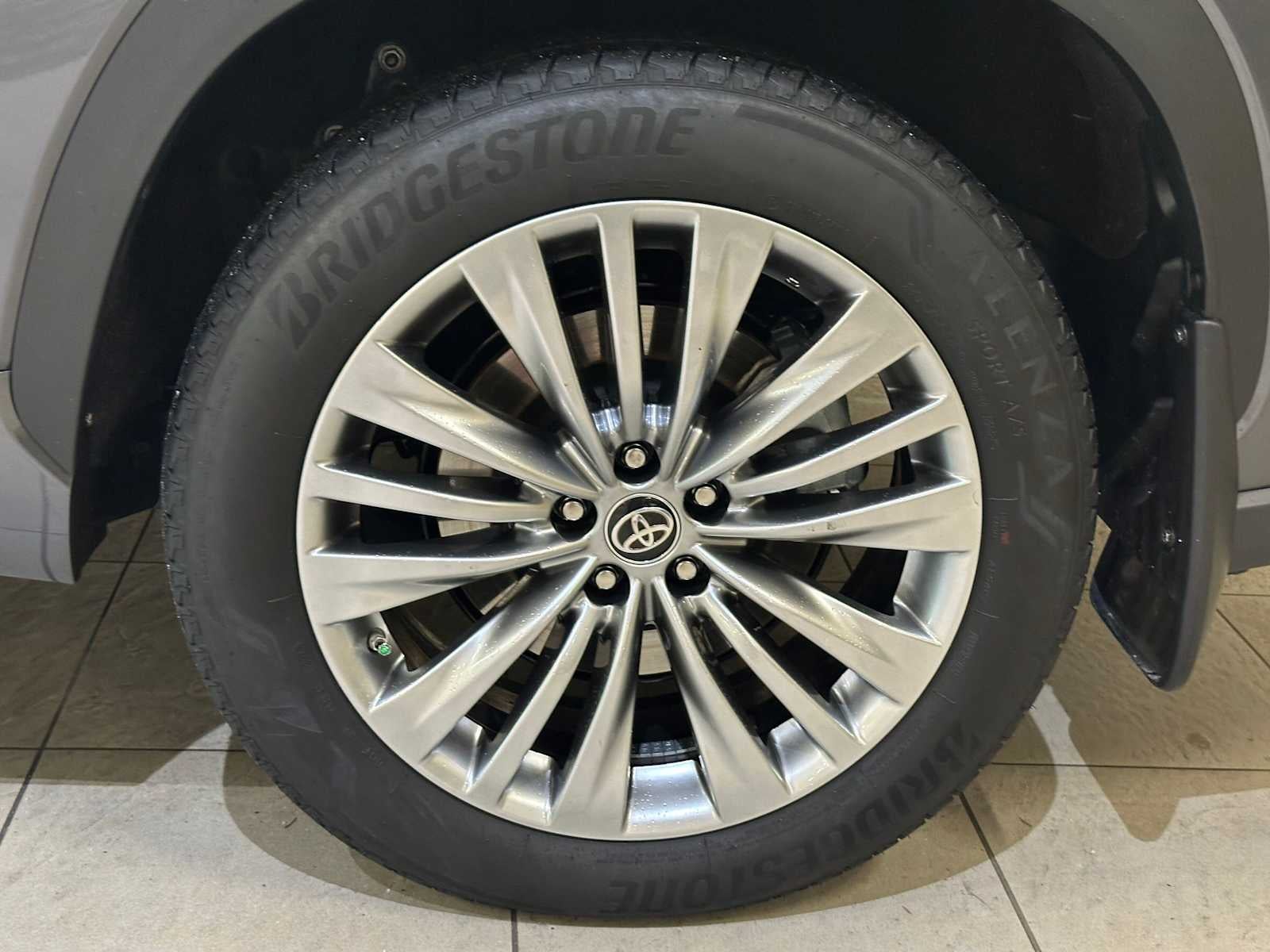 2025 Toyota Highlander Hybrid Platinum