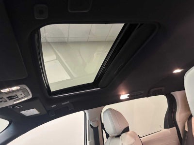 2025 Toyota Sienna Platinum