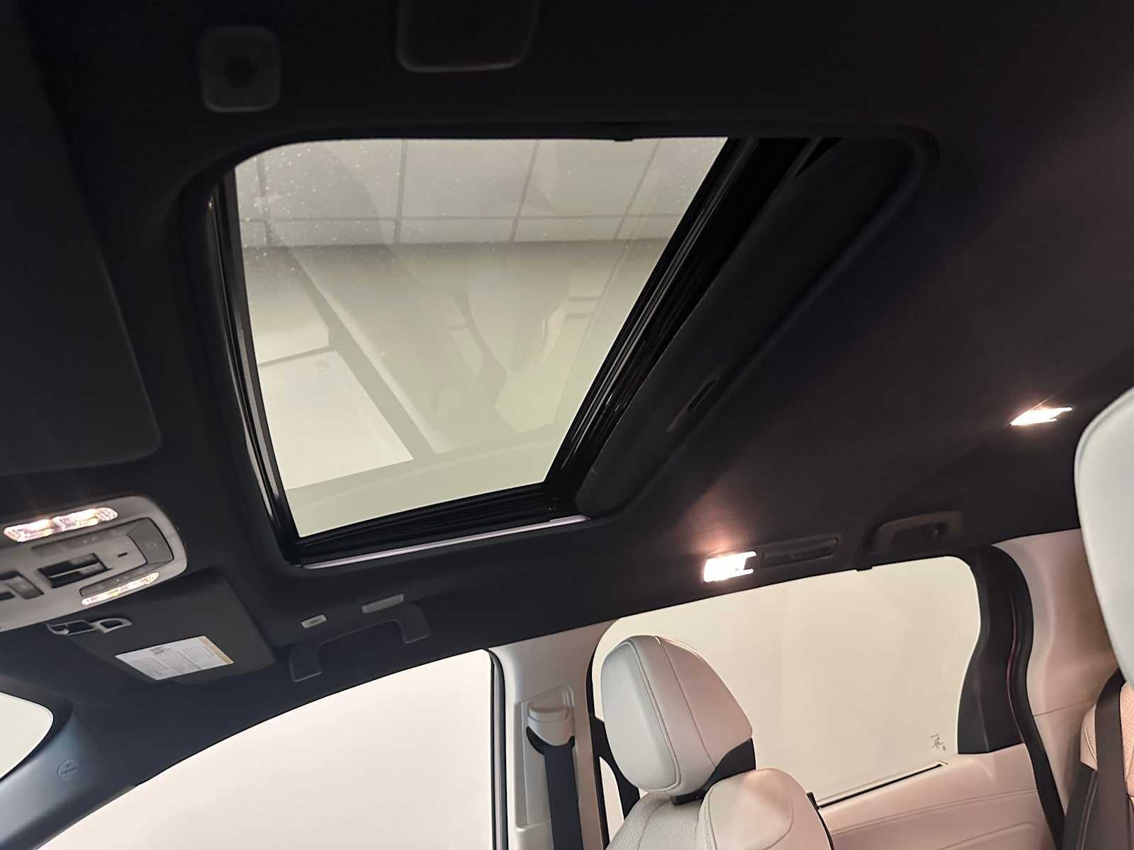 2025 Toyota Sienna Platinum