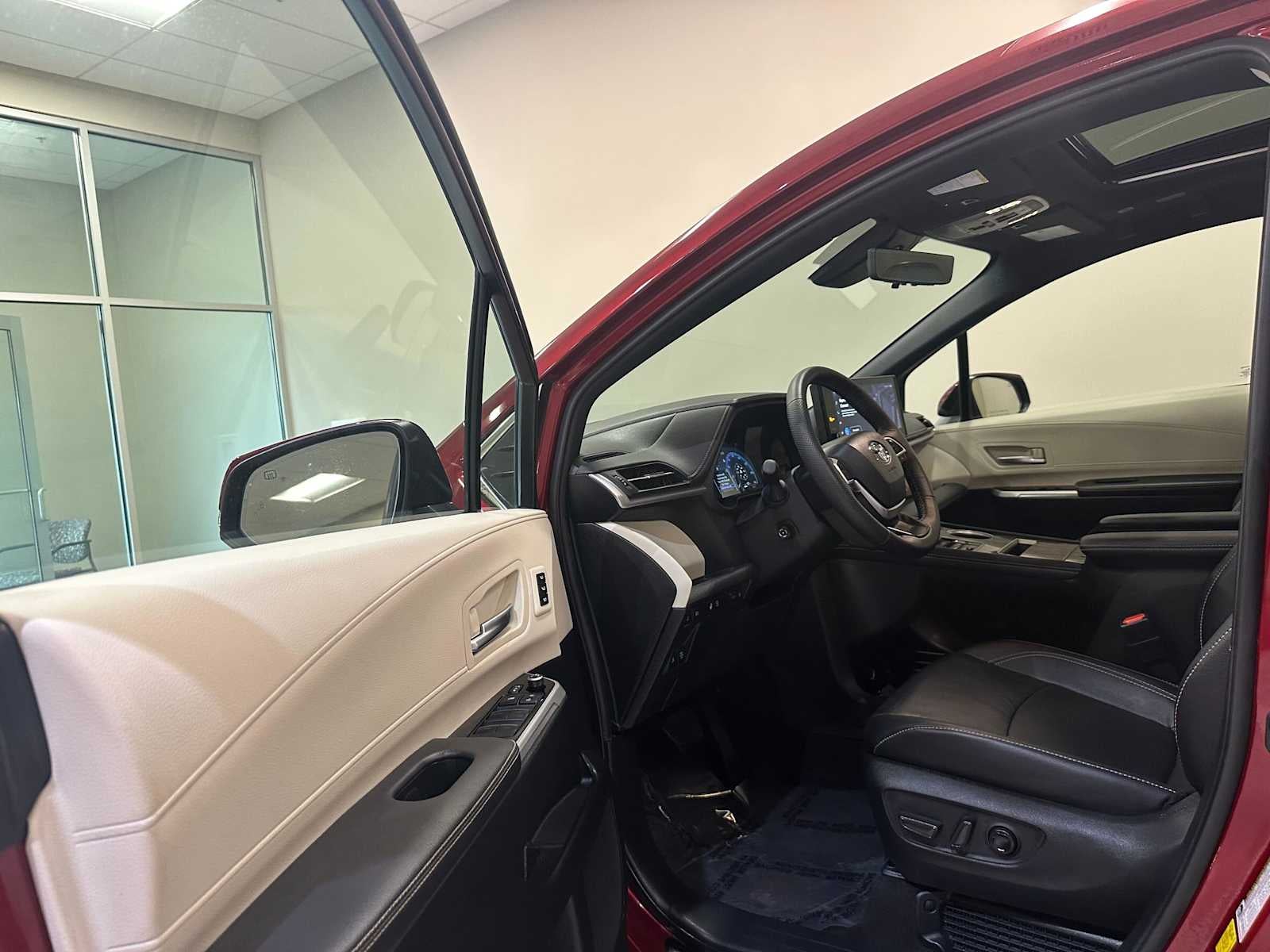 2025 Toyota Sienna Platinum