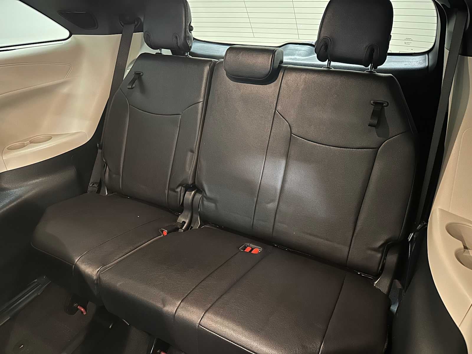 2025 Toyota Sienna Platinum