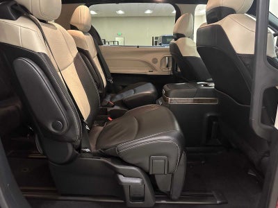 2025 Toyota Sienna Platinum