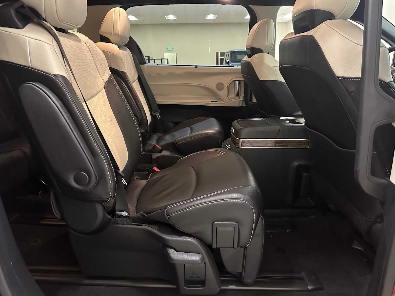 2025 Toyota Sienna Platinum