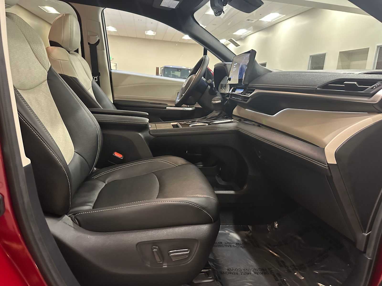 2025 Toyota Sienna Platinum