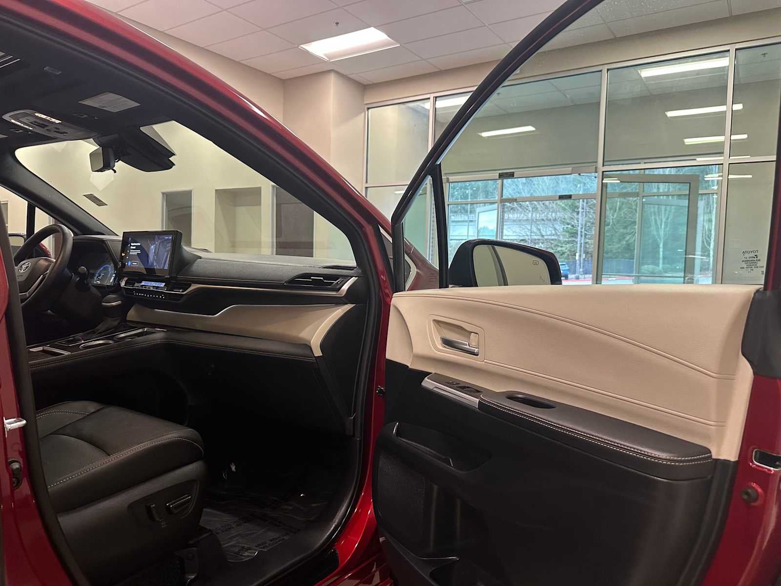 2025 Toyota Sienna Platinum