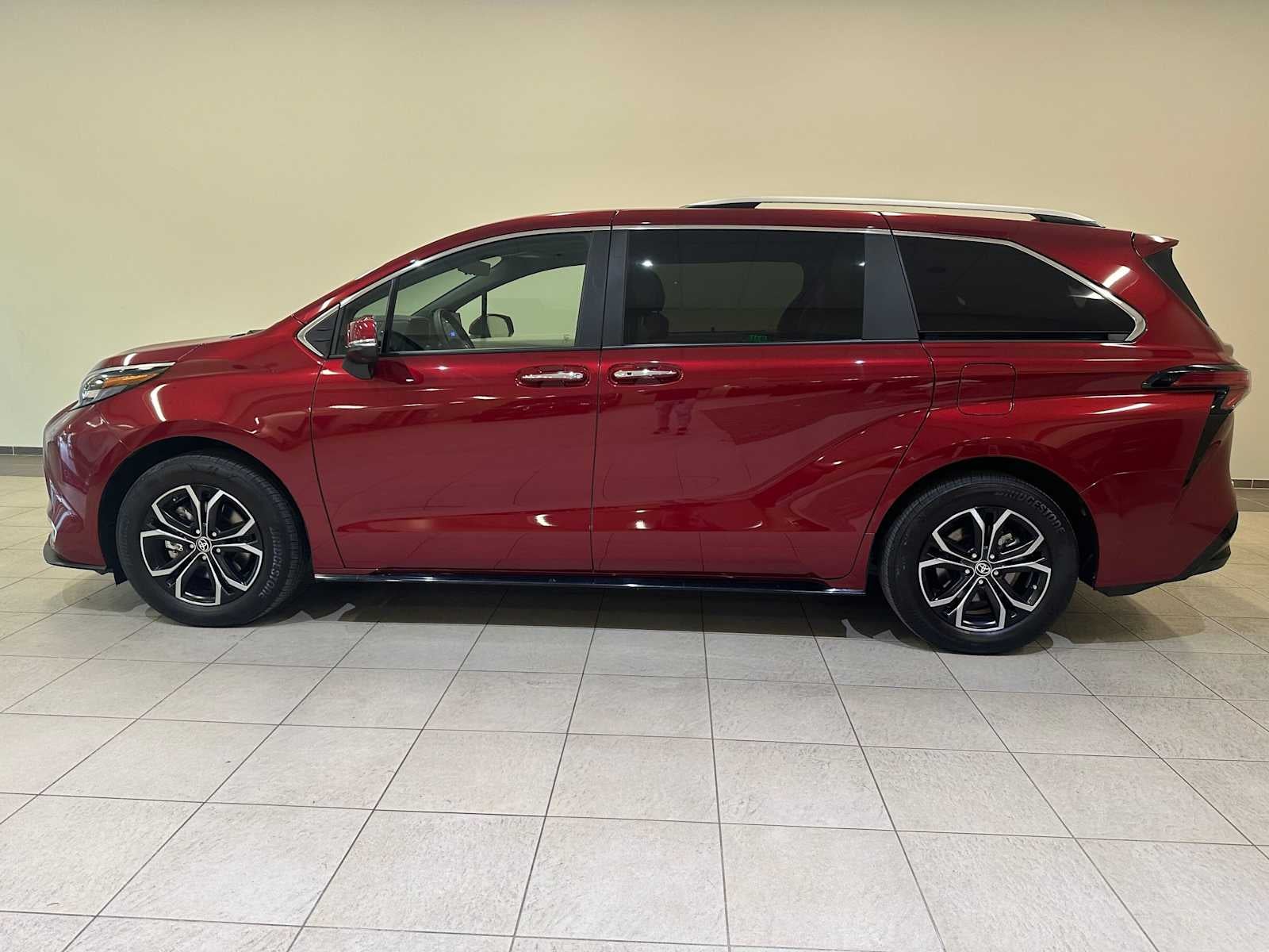 2025 Toyota Sienna Platinum