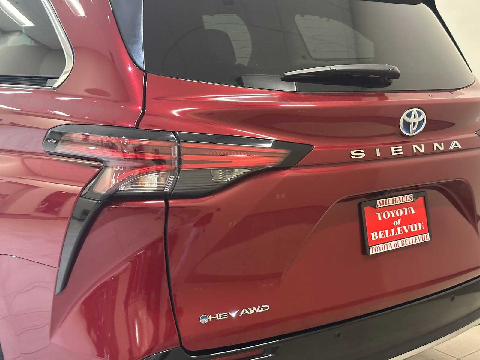 2025 Toyota Sienna Platinum