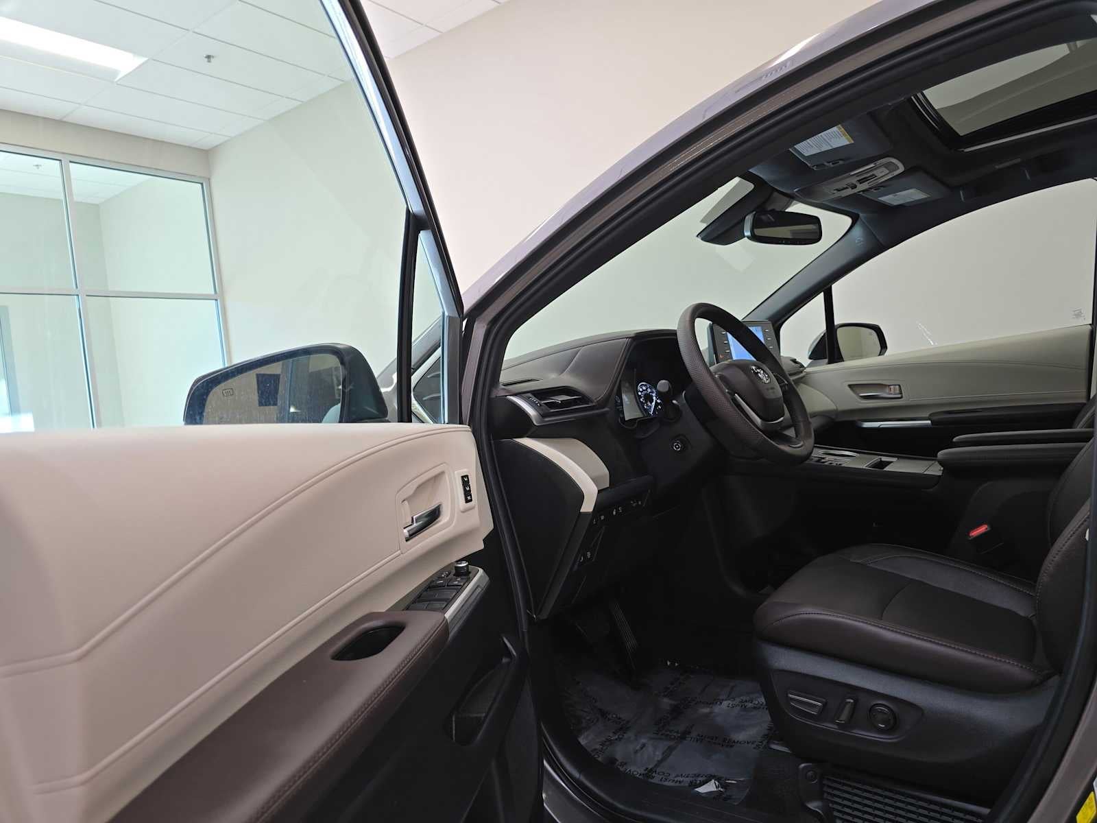 2024 Toyota Sienna Platinum