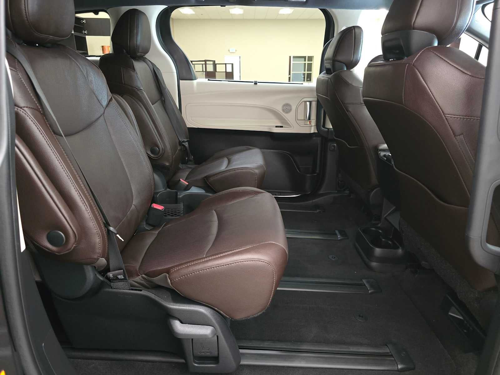 2024 Toyota Sienna Platinum