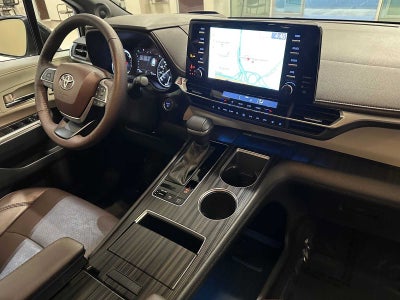 2022 Toyota Sienna Platinum