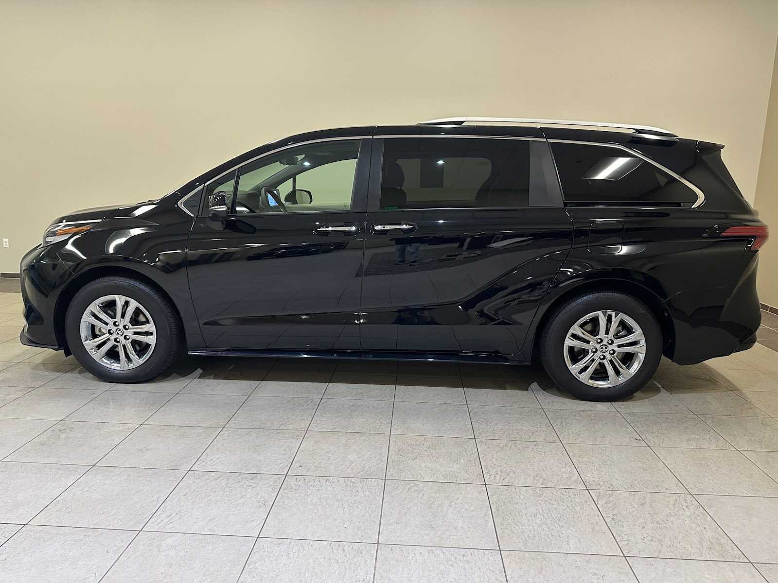 2022 Toyota Sienna Platinum