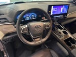 2025 Toyota Sienna Platinum